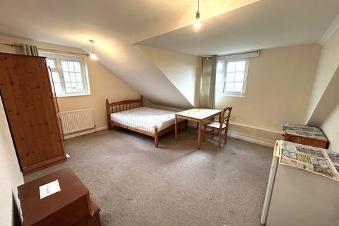 1 bedroom in a flat share to rent, Newdigate Road, Rusper RH12