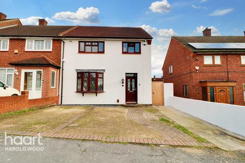 4 bedroom end of terrace house for sale, Aylsham Lane, ROMFORD