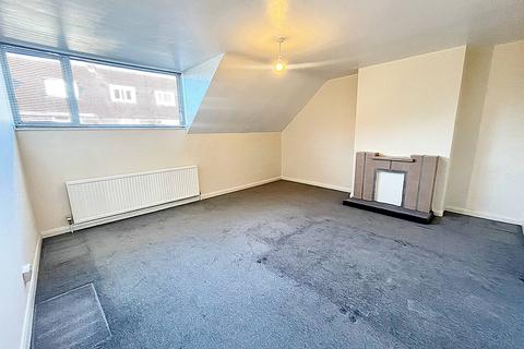 3 bedroom flat to rent, Manor Farm Close, Windsor SL4