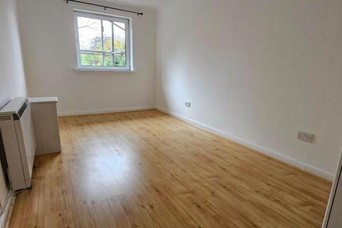 2 bedroom flat to rent, Graigwen Road, Pontypridd