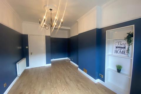 2 bedroom flat to rent, Tollcross Road, Glasgow G31