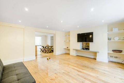 3 bedroom flat to rent, Brompton Square, Knightsbridge, London, SW3