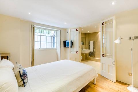 3 bedroom flat to rent, Brompton Square, Knightsbridge, London, SW3