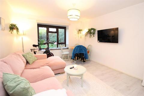 1 bedroom maisonette to rent, Mountbatten Close, St. Albans