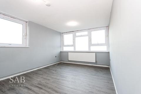 2 bedroom flat to rent, Baird Avenue, Southall, UB1