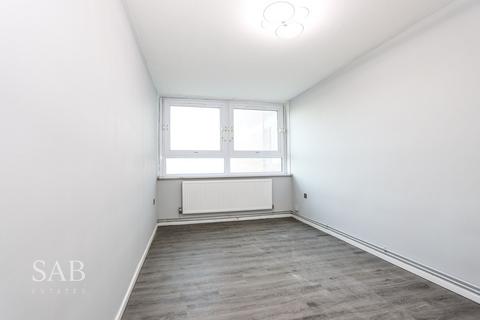 2 bedroom flat to rent, Baird Avenue, Southall, UB1