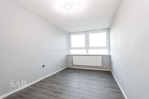 2 bedroom flat to rent, Baird Avenue, Southall, UB1