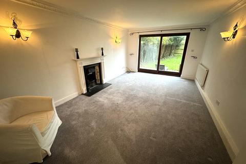 4 bedroom detached house to rent, Horley RH6