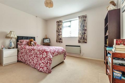 2 bedroom ground floor flat for sale, Kingfisher Court, Shrubbs Drive, PO22