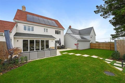 4 bedroom detached house to rent, Windermere Way, Rettendon Common, Chelmsford, Essex, CM3