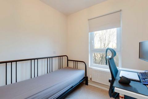 2 bedroom flat for sale, Grove Road, London W5