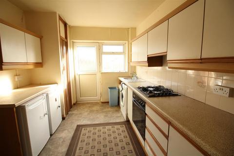 3 bedroom townhouse for sale, Stanks Gardens, Leeds LS14