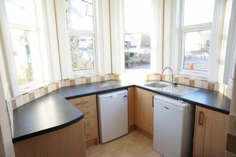 2 bedroom flat to rent, Arnewood Road, Bournemouth