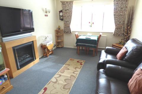 2 bedroom apartment to rent, Park Avenue, Park Rd, Sale, M33 6HE