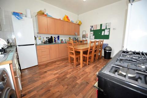 7 bedroom house to rent, Woodsley Road