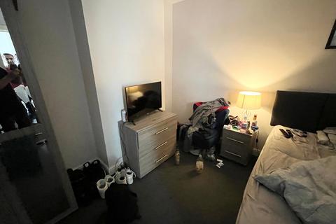 1 bedroom in a house share to rent, Morley, Leeds LS27