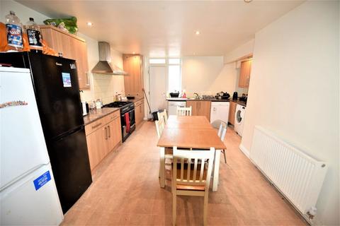 6 bedroom house to rent, Headingley Avenue