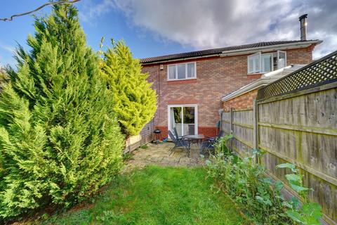 2 bedroom terraced house for sale, St. Davids Drive, Evesham, WR11