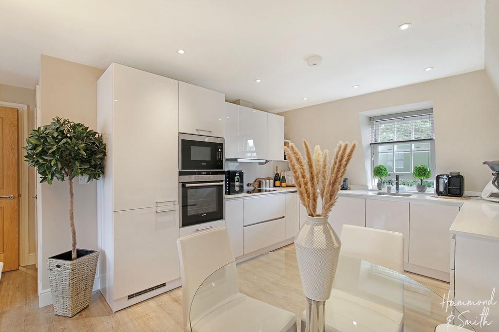 Kitchen / Dining Area