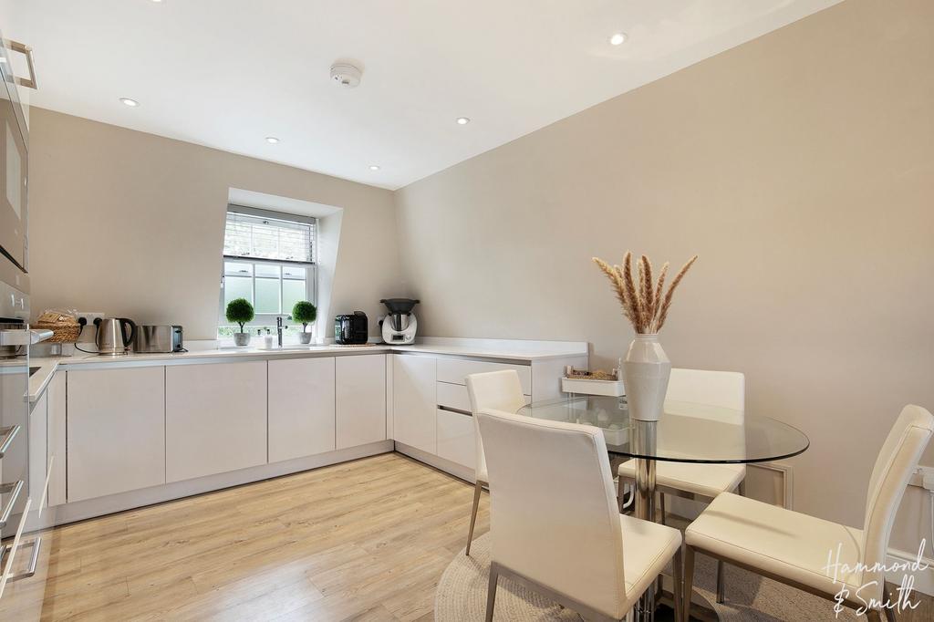 Kitchen / Dining Area