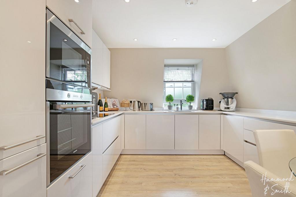 Kitchen / Dining Area