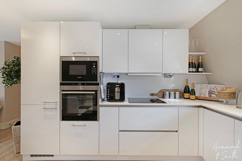 Kitchen / Dining Area