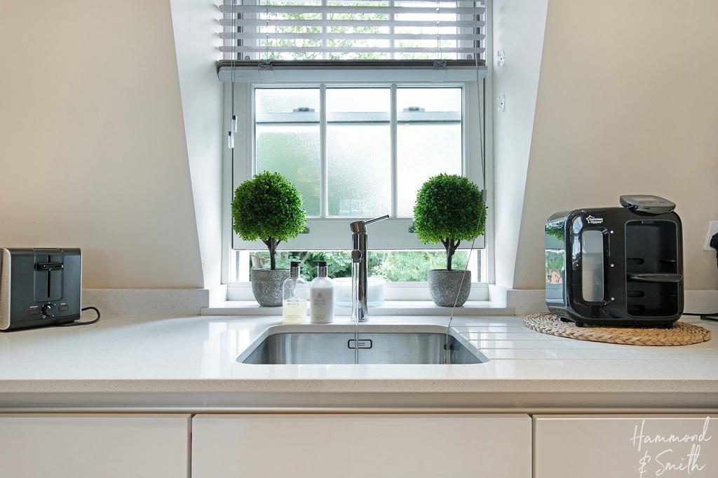 Kitchen / Dining Area