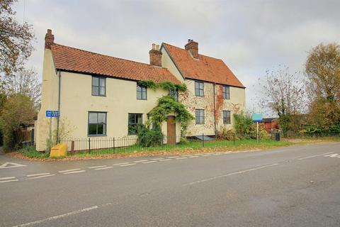 5 bedroom detached house to rent, Town Lane, Garvestone