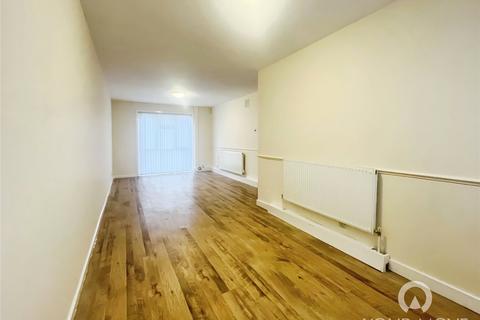 3 bedroom terraced house to rent, Mackenzie Way, Kent DA12