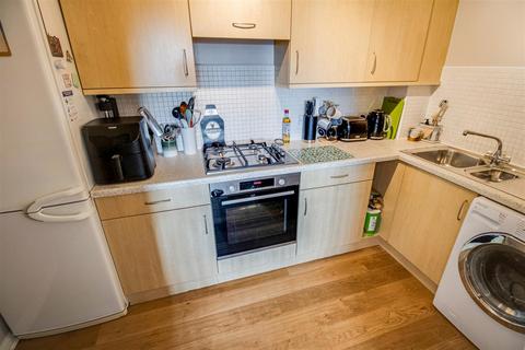 2 bedroom flat for sale, St. Christophers Walk, Wakefield WF1