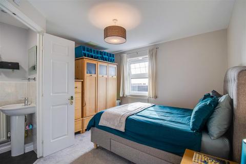 2 bedroom flat for sale, St. Christophers Walk, Wakefield WF1