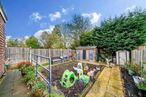 3 bedroom end of terrace house for sale, Framlingham Crescent, Mottingham, SE9