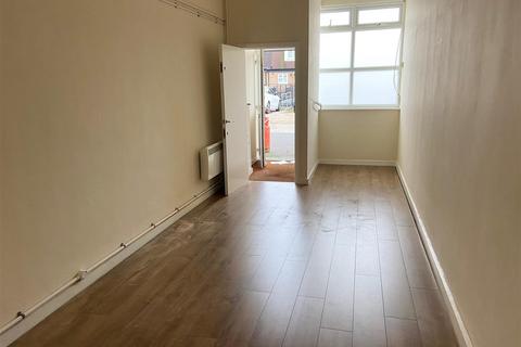 Property to rent, The Service Road, Herts EN6