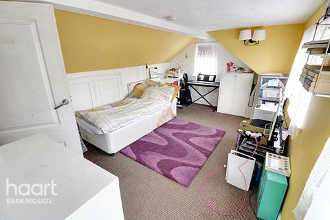 3 bedroom end of terrace house for sale, Peregrine Road, Hainault