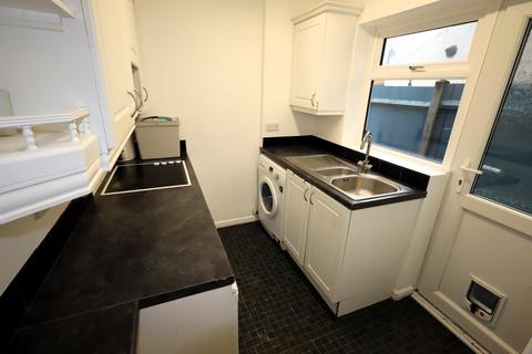 2 bedroom terraced house to rent, Leavesden Road, Watford WD24