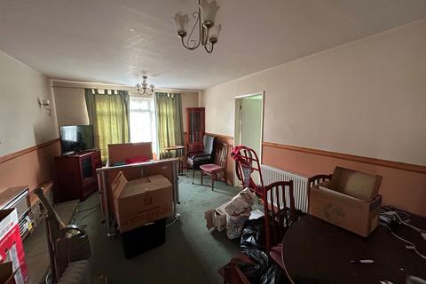 2 bedroom flat for sale, Morvale Gardens, Stourbridge DY9