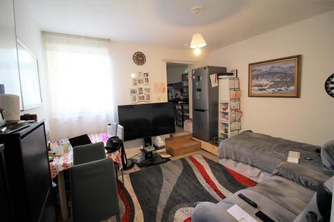 1 bedroom maisonette to rent, Commercial Road,