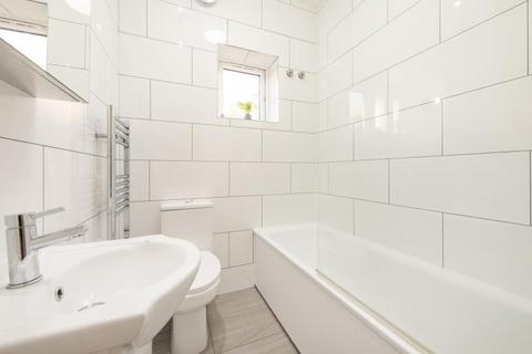 2 bedroom apartment to rent, Hayes Crescent, Temple Fortune, NW11