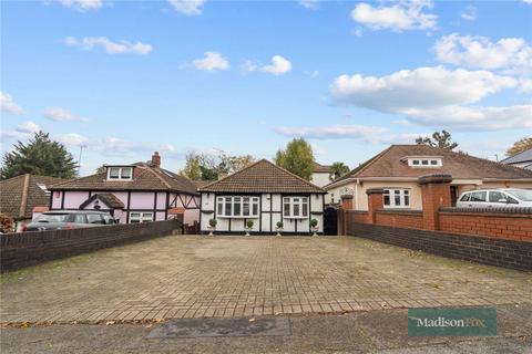 3 bedroom bungalow for sale, Manor Road, Essex IG7