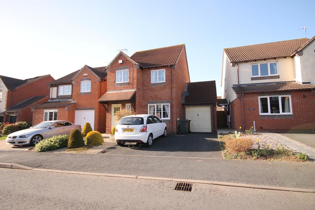 Spacious 3 bedroom detached home situated in a qu