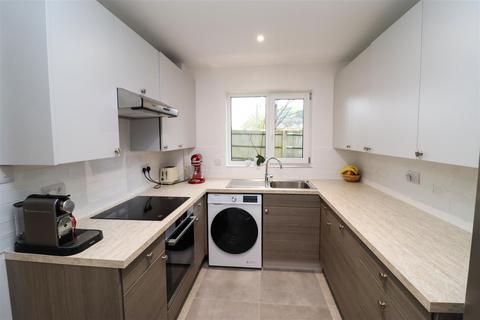 4 bedroom terraced house for sale, Wynne Gardens, Church Crookham GU52