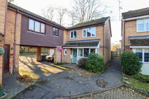 4 bedroom terraced house for sale, Wynne Gardens, Church Crookham GU52