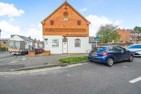 2 bedroom maisonette for sale, Elgar Road, Reading, Berkshire