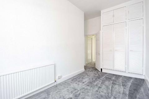 1 bedroom flat for sale, Garratt Lane, London SW18