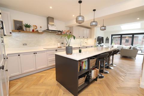 31b Rayleigh Road, Hutton, Brentwood, CM13 1AB