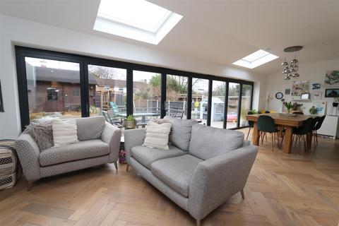 31b Rayleigh Road, Hutton, Brentwood, CM13 1AB