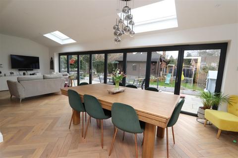 31b Rayleigh Road, Hutton, Brentwood, CM13 1AB
