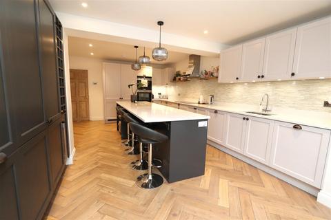 31b Rayleigh Road, Hutton, Brentwood, CM13 1AB