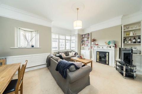 4 bedroom flat to rent, Moring Road, London SW17