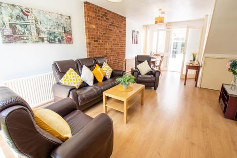 4 bedroom house to rent, Nursery Walk, Canterbury, Kent